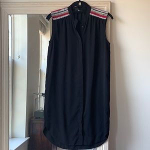 H&M buttondown tunic w/ embroidered shoulders